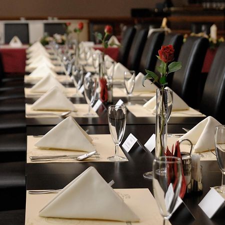 פארדוביצה Hotel Zlata Stika מראה חיצוני תמונה