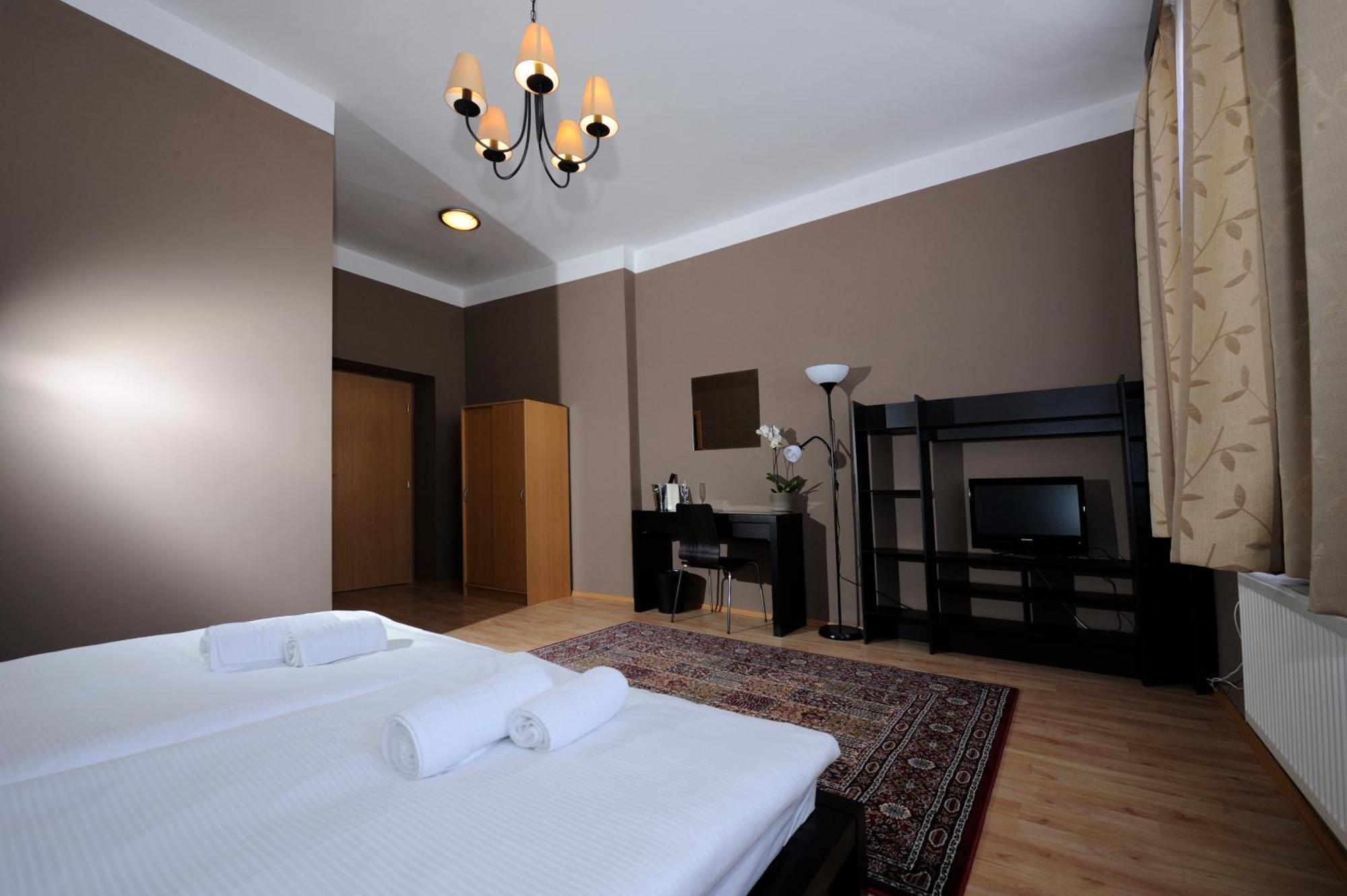 פארדוביצה Hotel Zlata Stika חדר תמונה