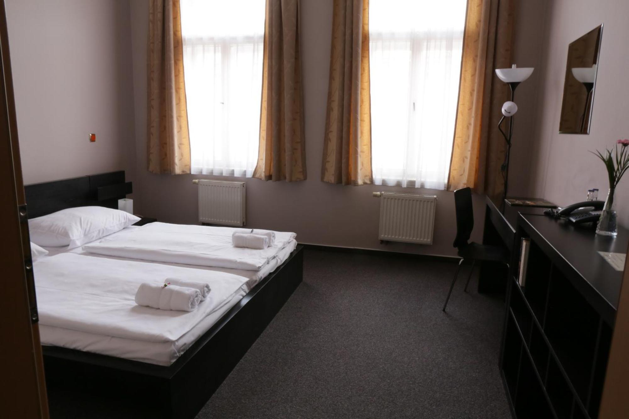 פארדוביצה Hotel Zlata Stika מראה חיצוני תמונה