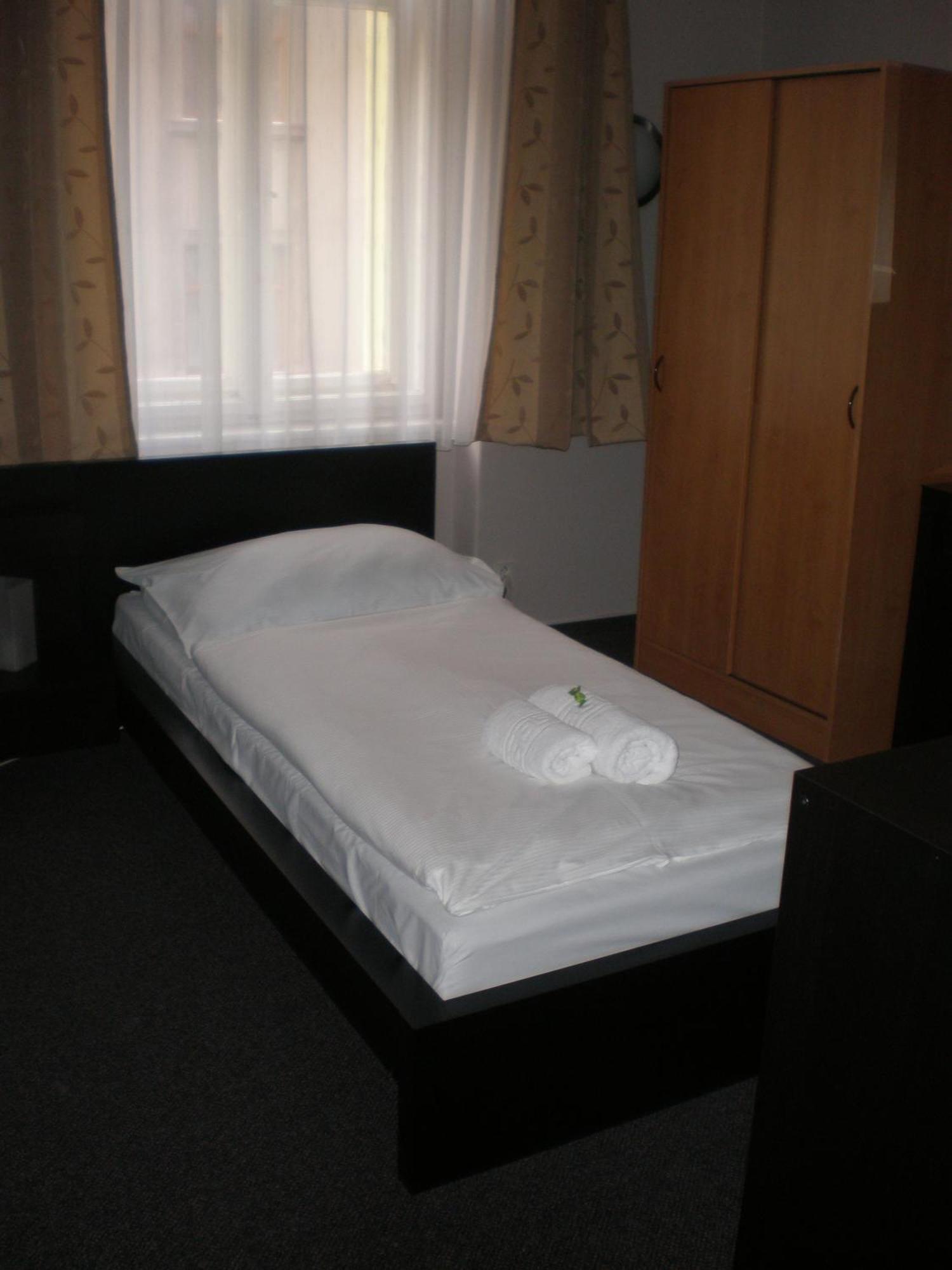 פארדוביצה Hotel Zlata Stika חדר תמונה