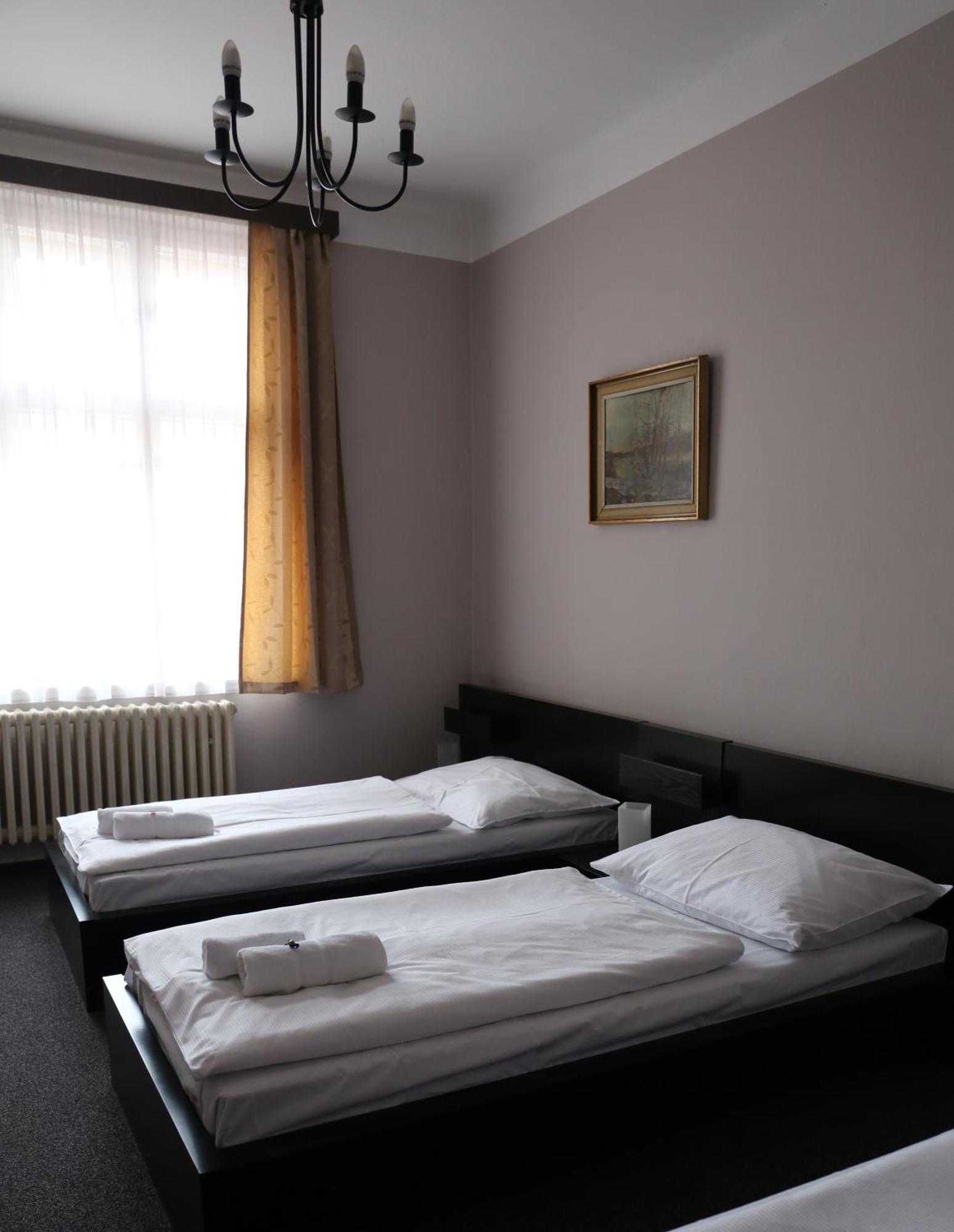 פארדוביצה Hotel Zlata Stika חדר תמונה