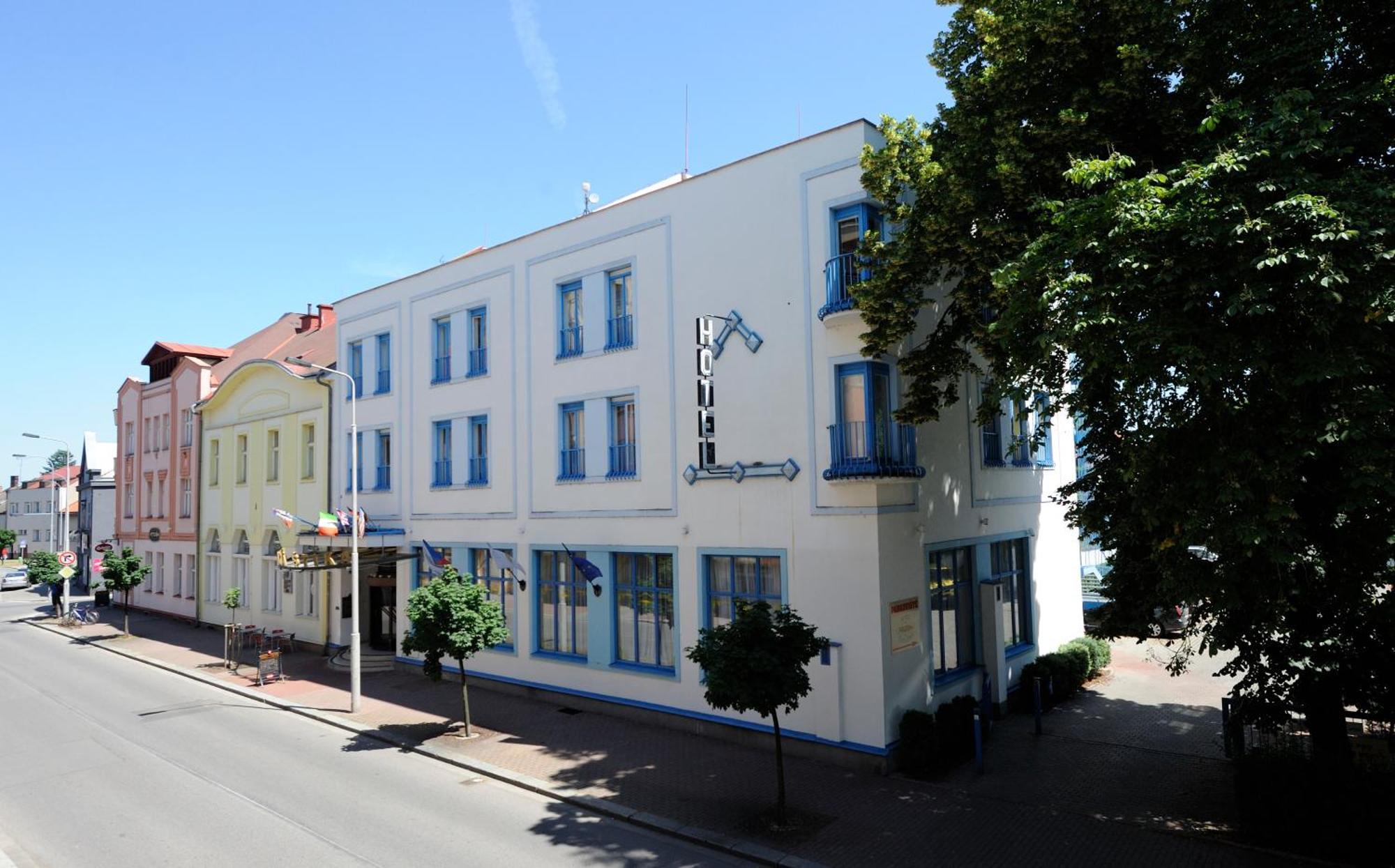 פארדוביצה Hotel Zlata Stika מראה חיצוני תמונה
