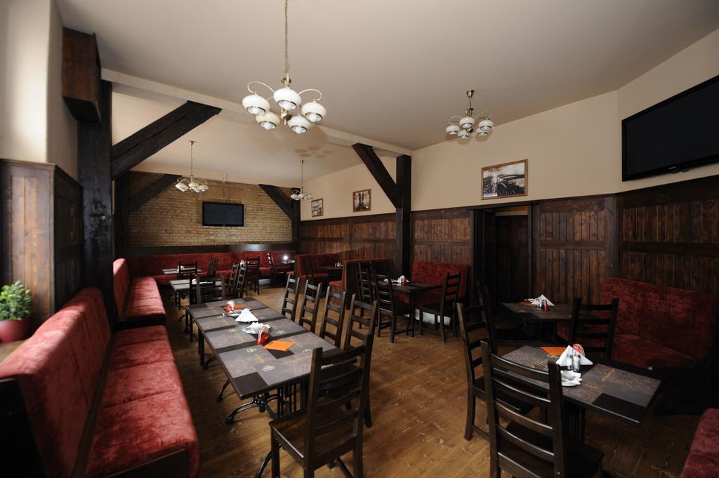 פארדוביצה Hotel Zlata Stika מראה חיצוני תמונה